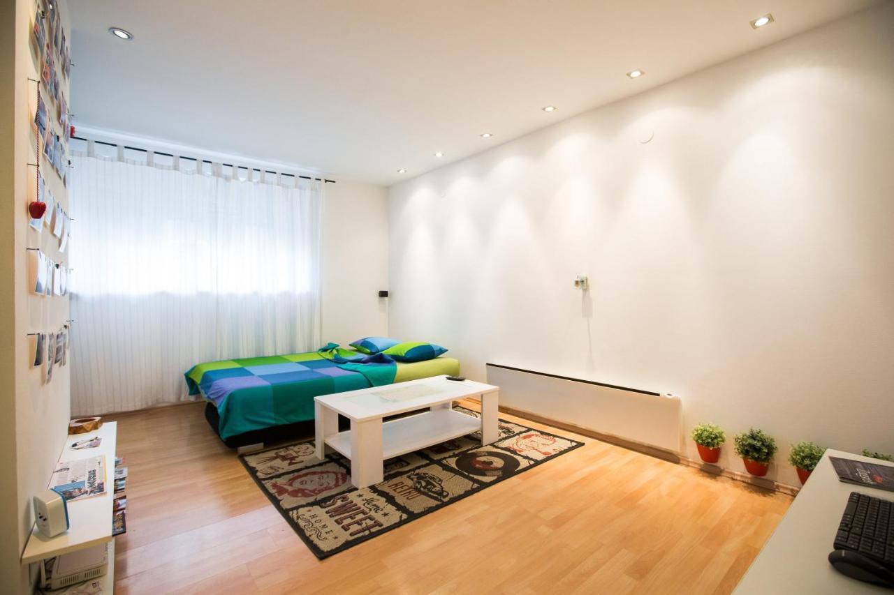 Eazzynight Center Apartment Zagreb Bagian luar foto