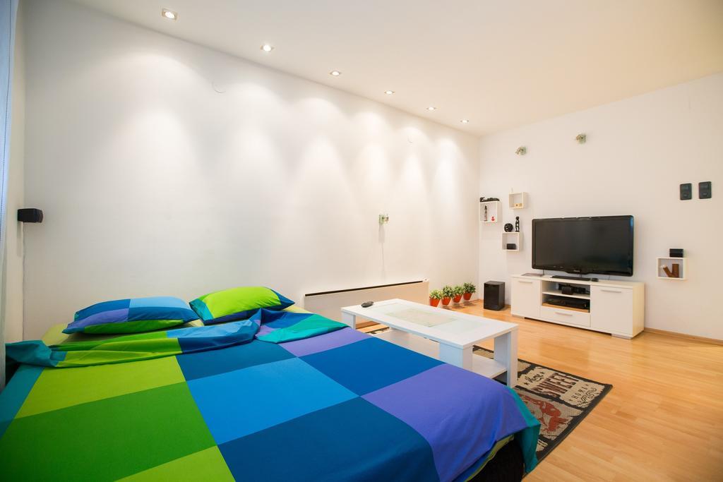 Eazzynight Center Apartment Zagreb Ruang foto