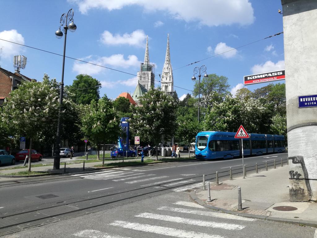 Eazzynight Center Apartment Zagreb Bagian luar foto